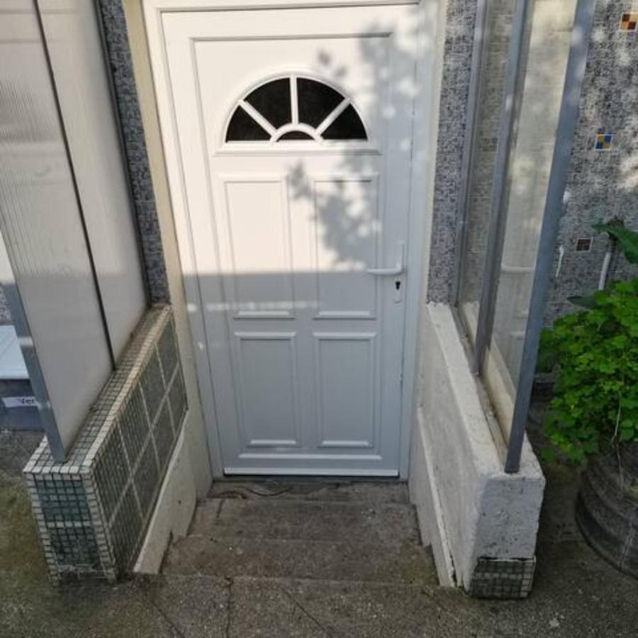 Chambre Dans Une Maison Partagee เนอยี-ซูร์-มาร์น ภายนอก รูปภาพ